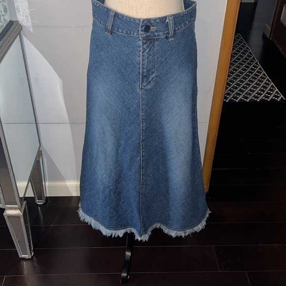 KAREN THE BEST JEANS maxi jean skirt with a frayed hem.  Excellent condition - Picture 2 of 7